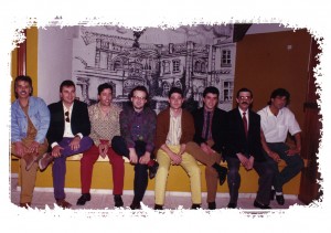 Directiva de la Peña Flamenca Cultural Linense que inauguró la actual Sede Social, de izquierda a derecha, Rafael Gamero, Pedro Navarro, Rafael Sánchez, Enrique Morales, Germán Domínguez, Alfredo Martín, Antonio Mancilla y Francisco Bracho.